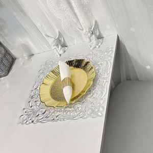 Assiette de présentation transparente en plastique cristal de luxe pour la décoration de mariages - Product Image 2