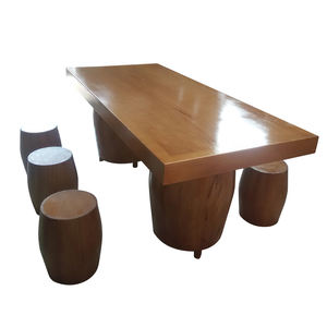 طاولة خشبية مخصصة لتناول الطعام والنبيذ مع أربعة كراسي للنبيذ الأحمر Lovingston Rotunda الأحمر - Product Image 4