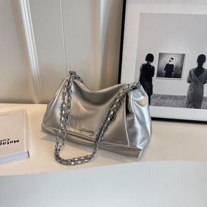 Bolso de Hombro Casual de Gran Capacidad para Mujer, Forro de Poliéster, Nueva Superficie Suave, Cadena Decorativa, Popular - Product Image 5