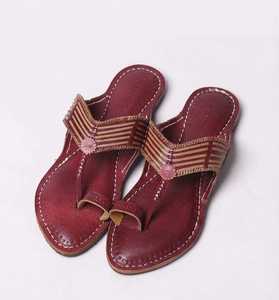 Sandalias Kolhapuri de Cuero Genuino Color Marrón y Beige para Mujer, Hechas a Mano, con Anillo para el Dedo del Pie, Sandalias Étnicas Indias Planas, Venta al por Mayor - Product Image 5