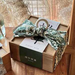 Coffret cadeau du Festival des bateaux-dragons en bois exquis avec mouchoir et nœud, emballage cadeau d'entreprise haut de gamme pour les fêtes - Product Image 2