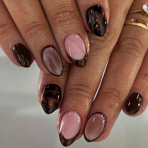 Faux ongles marron écaille de tortue à presser, French manucure, forme amande, brillants, réutilisables, couleur nude, faits à la main, élégants, pour femmes, 4528 - Product Image 1