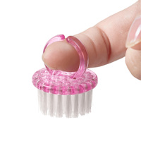Brosse à poussière pour ongles en forme d'anneau en plastique coloré 2026, mini brosse ronde pour nettoyer la poudre des ongles, brosse anti-poussière pour ongles