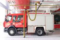 Système d'extraction des gaz d'échappement CE ISO Fengshen pour station de pompiers, rail coulissant magnétique à dégagement automatique pour véhicule d'urgence, garantie OEM