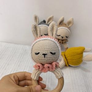 خشخيشة أطفال يدوية الصنع من الكروشيه على شكل أرنب كرتوني، حلقة خشبية للتسنين، ألعاب حيوانات، ديكور للأطفال - Product Image 5