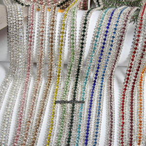 Chaîne de diamant plaqué argent DIY Production Chaîne de coupe en cristal Chaîne à trois rangées de griffes SS8 SS16 Mariage Couture Stretch Strass - Product Image 1