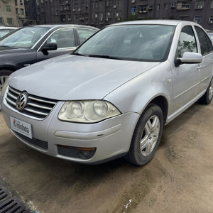 Polo 1.6L Turbo essence automatique de 2007 bien entretenue, en excellent état, avec sièges en cuir et toit ouvrant - Product Image 1