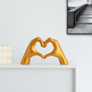 Ornamento <span class=keywords><strong>Moderno</strong></span> Ecologico Gesto Dorato a Forma di Cuore in Resina Decorazione di Lusso per la Casa Manufatto Artistico per Scrivania <span class=keywords><strong>Soggiorno</strong></span> - Product Image 2