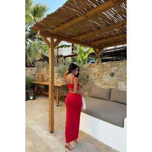 Robe de cocktail rouge avec détail unique au dos - Product Image 3