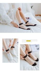 Chaussettes transparentes en dentelle florale <span class=keywords><strong>fantaisie</strong></span> de haute qualité pour femmes, faible MOQ, vente en gros, chaussettes en soie cristalline <span class=keywords><strong>transparente</strong></span> pour femmes - Product Image 4