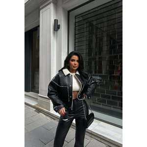 Chaqueta de piel sintética de doble cara para otoño, reversible, con flecos, apliques de perlas, con capucha, estilo universitario, personalizada, de piel de oveja PU - Product Image 2