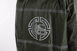 معطف مطر طويل بغطاء للرأس من البي في سي بلون الجيش الأخضر مع شعار مخصص، قابل للتنفس وعاكس للضوء، متين ومقاوم للماء للرجال، مقاس حر - Product Image 6