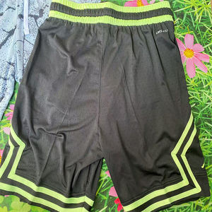 Pantalones cortos de baloncesto y pantalones cortos de fútbol de moda americana de calle de alta calidad personalizados al por mayor con tela de malla de secado rápido - Product Image 2