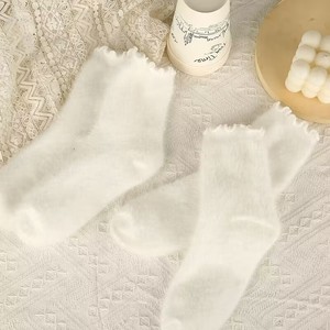 Calcetines de media pantorrilla para mujer, de felpa de visón, con bordes con volantes, gruesos, suaves, cálidos, de color liso - Product Image 3