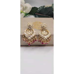 Boucles d'oreilles en or avec pierres Kundan Polki en forme de cœur et gouttes de rubis rouges pendantes. - Product Image 1