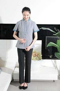 Uniforme de limpieza de verano unisex para uso en recepción con logotipo personalizado, diseño de manga corta, uniforme de limpieza de hotel - Product Image 4