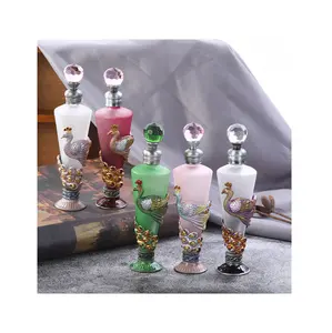 中東ドバイ高級カスタマイズラベルOEMロゴ装飾ユニークな工芸品香水孔雀エッセンシャルオイルガラスボトル