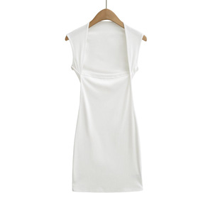 Un vestido sin mangas de cuello cuadrado de corte bajo súper picante con una correa para el hombro, una falda corta ajustada sexy como capa base - Product Image 6