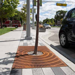 Grilles d'arbres autoportantes en acier Corten personnalisées, résistantes aux intempéries, style Art Déco, pour la sécurité routière et l'utilisation en extérieur - Product Image 1