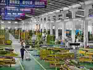 חלונות אלומיניום מודרניים מבודדים חום וקול, בעלי זיגוג משולש כפול, מבית AMJ Custom House Project - Product Image 5