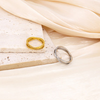 Bijoux en diamant de luxe délicats Bague pour femme en cristal CZ avec croix Bague en acier inoxydable X plaquée or 18 carats