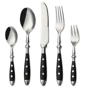 الأكثر مبيعًا مسامير عالية الجودة أسود مقبض مزور طقم أدوات مائدة لولبية مصنوعة يدويًا مجموعة أدوات مائدة