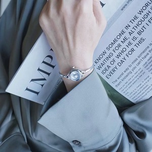 DIMEINA 001 Piccolo Bracciale <span class=keywords><strong>Dorato</strong></span> <span class=keywords><strong>Orologio</strong></span> da <span class=keywords><strong>Donna</strong></span> al Quarzo Impermeabile Stile Retrò e Semplice Vintage - Product Image 3