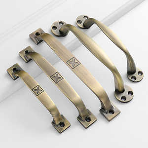 Maniglie e <span class=keywords><strong>Pomelli</strong></span> <span class=keywords><strong>per</strong></span> <span class=keywords><strong>Mobili</strong></span>, Maniglia da Cucina in Bronzo Anticato, <span class=keywords><strong>Pomelli</strong></span> <span class=keywords><strong>per</strong></span> Porte, Maniglie Antiche <span class=keywords><strong>per</strong></span> Cassettiere - Product Image 2