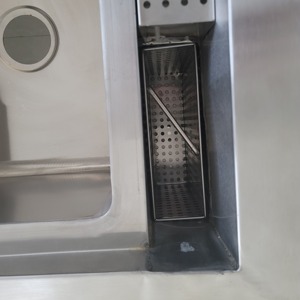 طاولة تنظيف الأسماك الفاخرة من الفولاذ المقاوم للصدأ عالية التحمل من HIKITCHEN MADE للاستخدام التجاري - Product Image 6