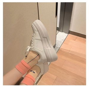 Zapatillas de deporte blancas con plataforma para mujer, zapatos informales con cordones transpirables de tacón alto de 6-8 cm - Product Image 2