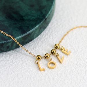 Nuevos Dijes de Letras de Acero Inoxidable con Baño de Oro PVD de 18K, Diseño 2025, Venta al por Mayor, No se Deslustran - Product Image 3