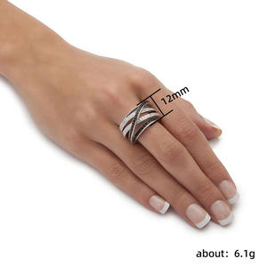 Anello da Donna Q055 in Oro Bianco con Diamante Nero Taglio Brillante Rotondo Colore G Naturale Gioiello di Fidanzamento - Product Image 5