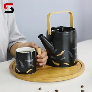 礼品日本设计叶子设计系列木制托盘黑色陶瓷茶壶和杯子套装为4位客人提供出色的服务