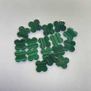 <span class=keywords><strong>Pietra</strong></span> Naturale di <span class=keywords><strong>Malachite</strong></span> <span class=keywords><strong>Verde</strong></span> a Quattro Foglie di Alta Qualità 13x13mm per Creazione di Gioielli - Product Image 2