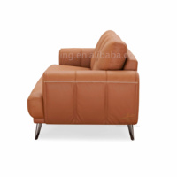Sofa de chambre d'hôtel de taille normale de haute qualité Prix d'usine à vendre Demi-housse en cuir souple avec pieds en métal en mousse à haute densité
