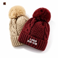 Bonnet en tricot épais personnalisé avec logo, pompon en fausse fourrure, couleur camel, bord côtelé, chaud pour l'hiver, unisexe, vente en gros, OEM
