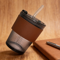 Gobelet en verre côtelé avec manchon en cuir, tasse à café réutilisable avec couvercle et paille en verre pour café glacé, thé, jus, maison, bureau, voyage