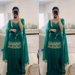 Nuevo Lehenga Choli de Diseño Tradicional en Crepé Natural, Top para Fiesta con Bordado de Lentejuelas, Dupatta de Micro Algodón, Envío Rápido - Product Image 4