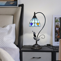 Lampe de table moderne et simple de style Tiffany avec abat-jour en verre teinté pour salle de lecture, chambre à coucher, hôtel, enfants, amoureux, famille, cadeau de vacances