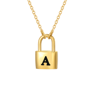 Collana pendente in acciaio inossidabile con collana con lucchetto <span class=keywords><strong>d</strong></span>'<span class=keywords><strong>amore</strong></span> con design della personalità lettera incisa all'ingrosso