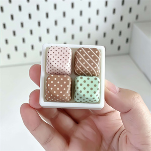 Teclado Mini en Forma de Corazón al por Mayor, Teclas con Patrón de Puntos, Juguetes de Descompresión, Juguetes de Teclado para Dedos, para Regalo - Product Image 3