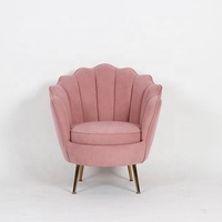 Fauteuil d'appoint en velours rose capitonné, avec pieds en métal doré, design moderne, écologique, durable, pour usage hospitalier