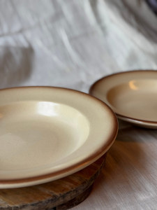 Bol Confortable Artisanal Haut de Gamme en Céramique Grès Écru, Texture Craquelée Élégante, Cuit à Haute Température, Idéal Hôtels et Restaurants de Luxe - Product Image 3