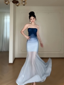 Robe longue sans bretelles en <span class=keywords><strong>dentelle</strong></span> et mousseline bleue dégradée, coupe épaules dénudées, pour femme, haut de gamme, sexy, élégante, ajustée, idéale pour les vacances - Product Image 3