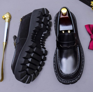 Mocassins Oxford en cuir confortables, antidérapants, respirants et légers pour hommes – Chaussures décontractées à enfiler pour le bureau et la carrière – Modèle Evergreen - Product Image 4