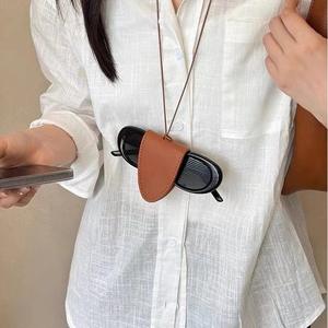 Clip magnétique pour lunettes, cordon en cuir marron et noir avec chaîne pour le rangement en voyage, forme irrégulière jusqu'à 2,9 pouces - Product Image 5