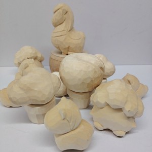 Artisanat en bois sculpté, bois de tilleul, décoration d'intérieur, cadeau pour les fêtes, Noël, la Saint-Valentin, la fête des enseignants, la fête des enfants - Product Image 1