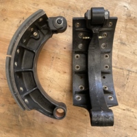 Camions lourds Sinotruk Howo STR Sitrak MCP16 MCY13 avec assemblage de frein à tambour d'essieu avant de 410 mm en fonte WG9761451165