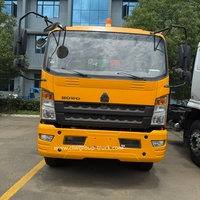 Camion compacteur de déchets sanitaires Howo de 8 mètres cubes