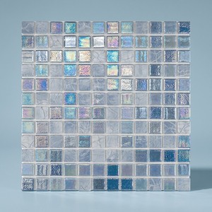 Mosaico in vetro Madeira 12x12 pollici iridescente blu grigio per pareti e pavimenti - Product Image 1